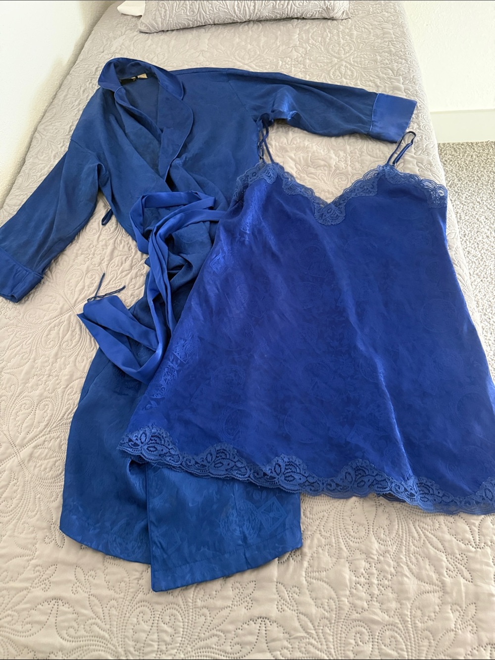 Vntg Victoria’s Secret Gold Label Blue Lace Trim Satin Robe & Chemise Set M/SP - Picture 1 of 10